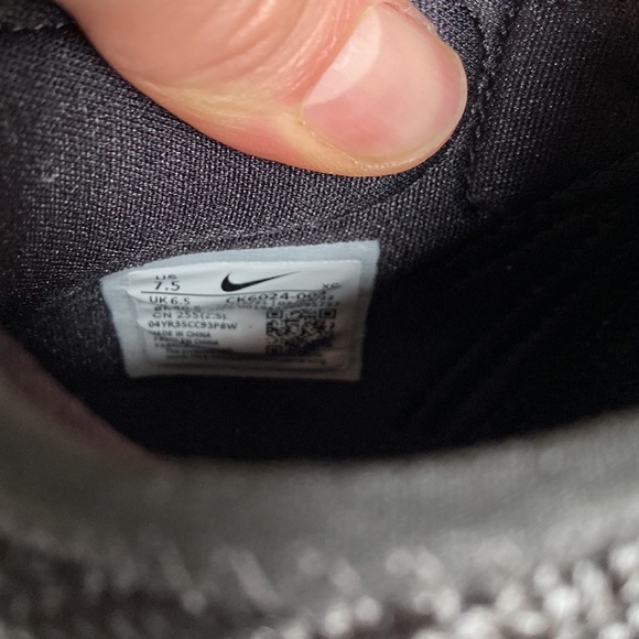 LeBron Soldier 14 Sneakers - Picture 7 of 8